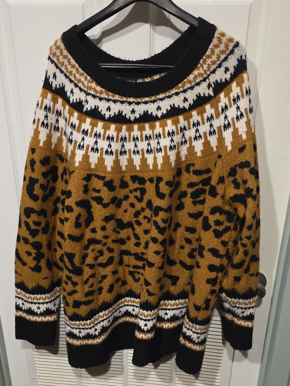 Woman Patterned Crewneck Sweater in Mustard and Black